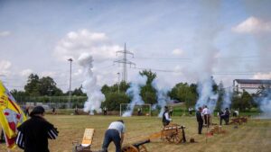 Böllerschießen auf dem Festgelände