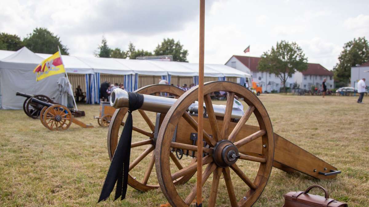 Kanonen und Festzelte