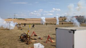 Mehrere Böller feuern beim Flächenbrand gleichzeitig