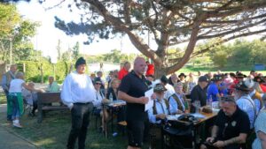Gesellige Runde beim Badener Oktoberfest