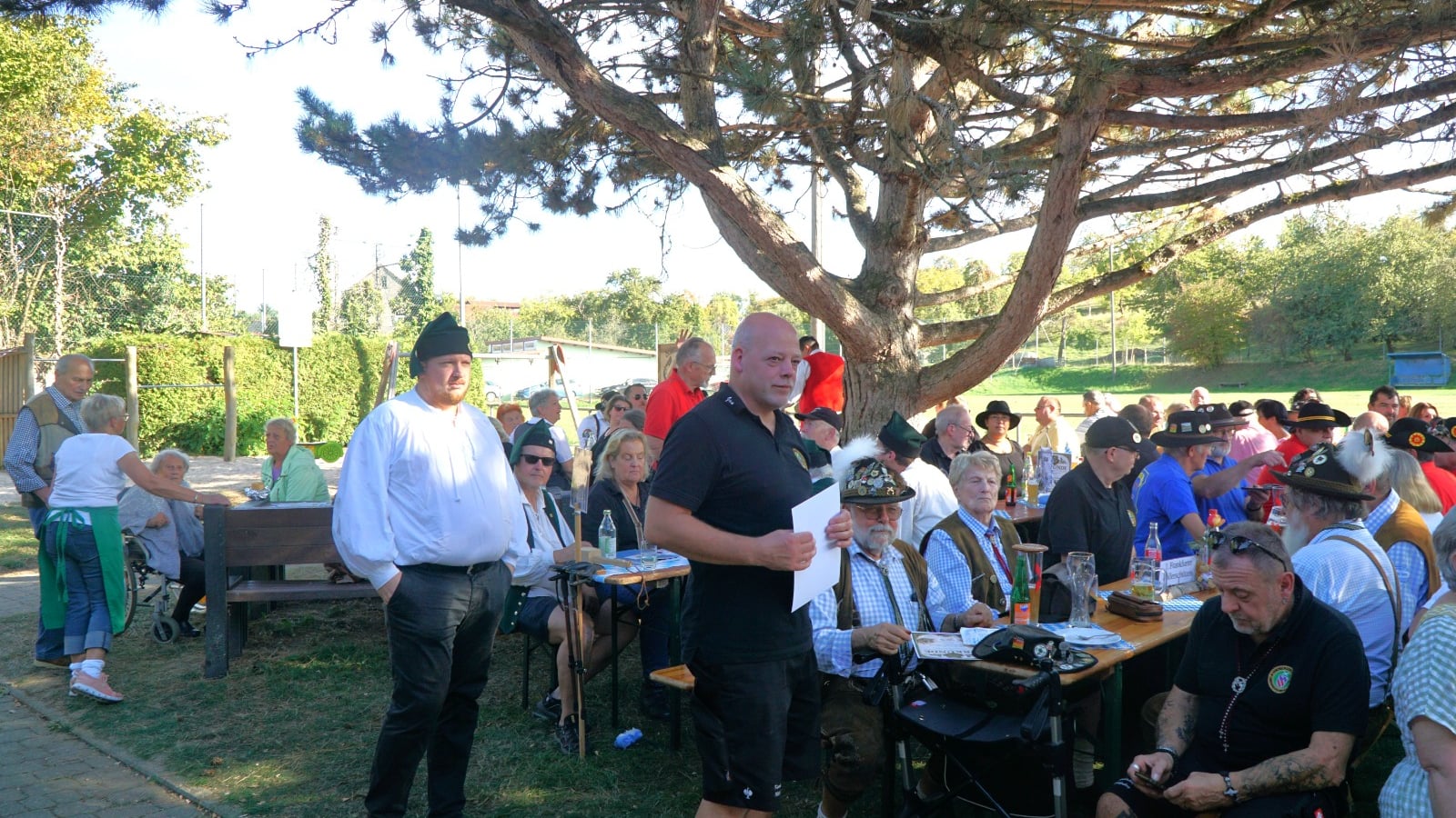 Gesellige Runde beim Badener Oktoberfest