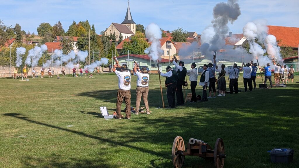 Böllerschießen vor der Kulisse von Adersbach
