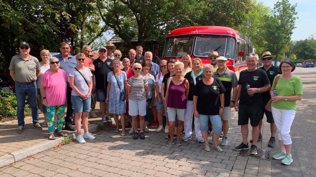 ausflug-hohenasperg-2026-titelbild-gruppenbild-vor-dem-bus