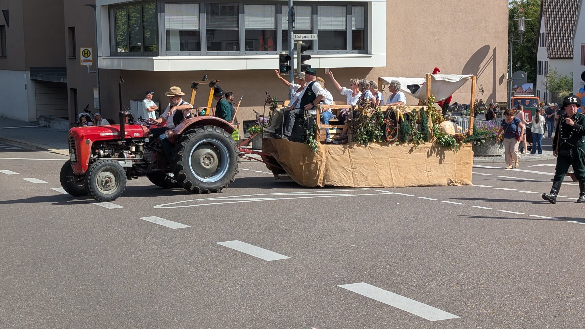 Der Festzug rollt durch Bietigheim