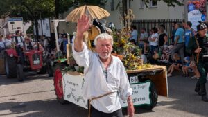 Winkende Grüße vom Festzug