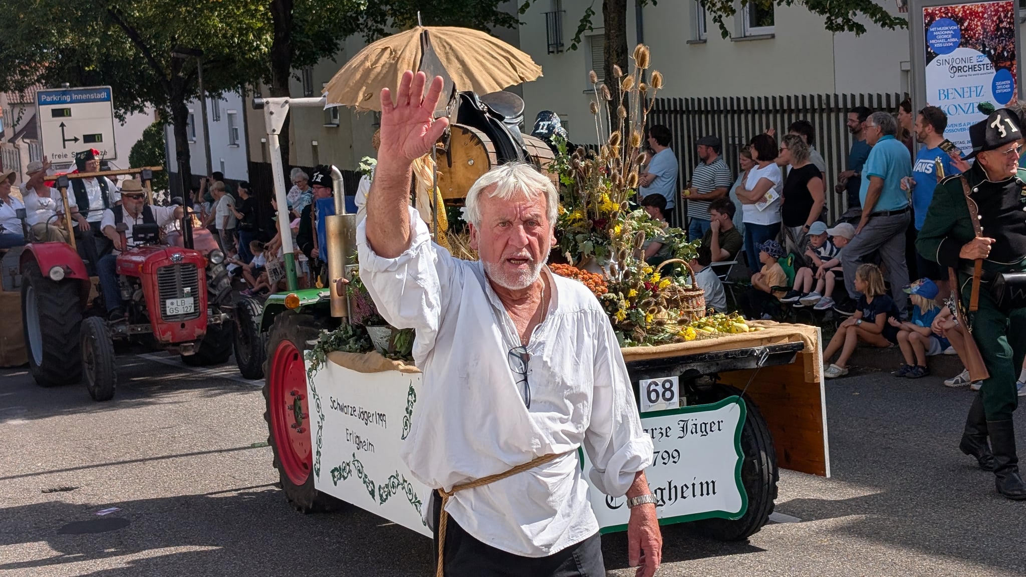 Winkende Grüße vom Festzug