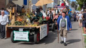 Festwagen Nummer 68 der Schwarzen Jäger im Festzug