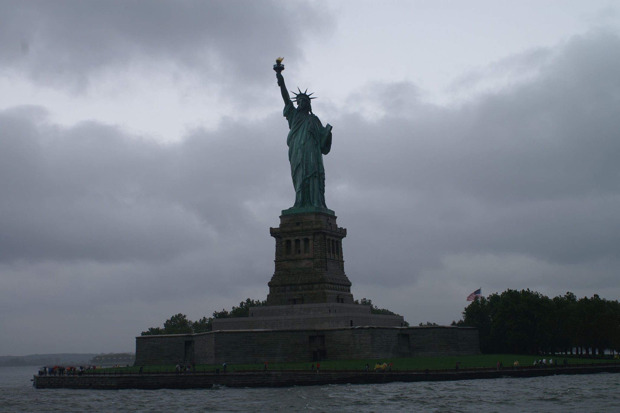 Die Freiheitsstatue bei der Rundfahrt um Manhattan