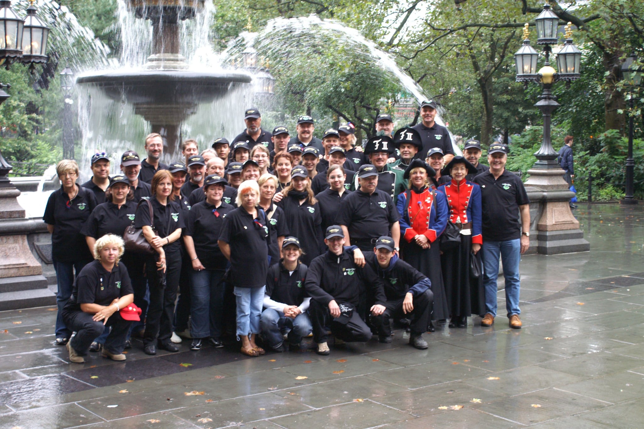Die Reisegruppe am Brunnen vor dem New Yorker Rathaus