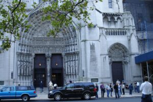 Vor der Cathedral of St. John the Divine