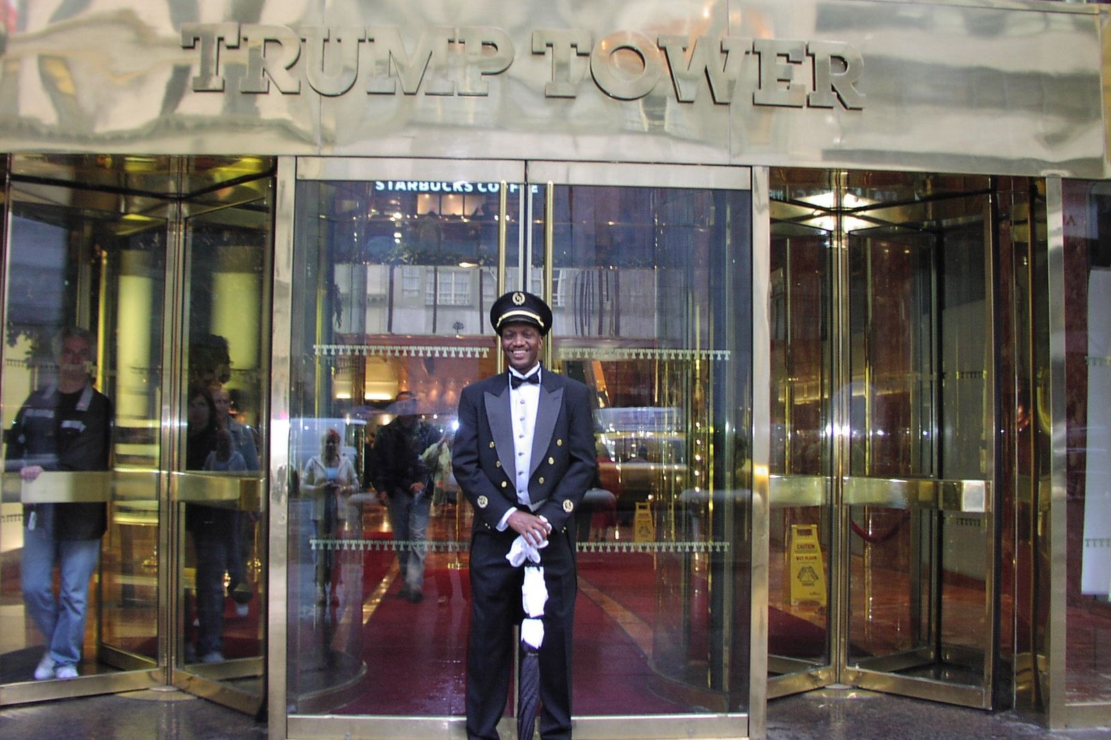 Am Eingang des Trump Tower